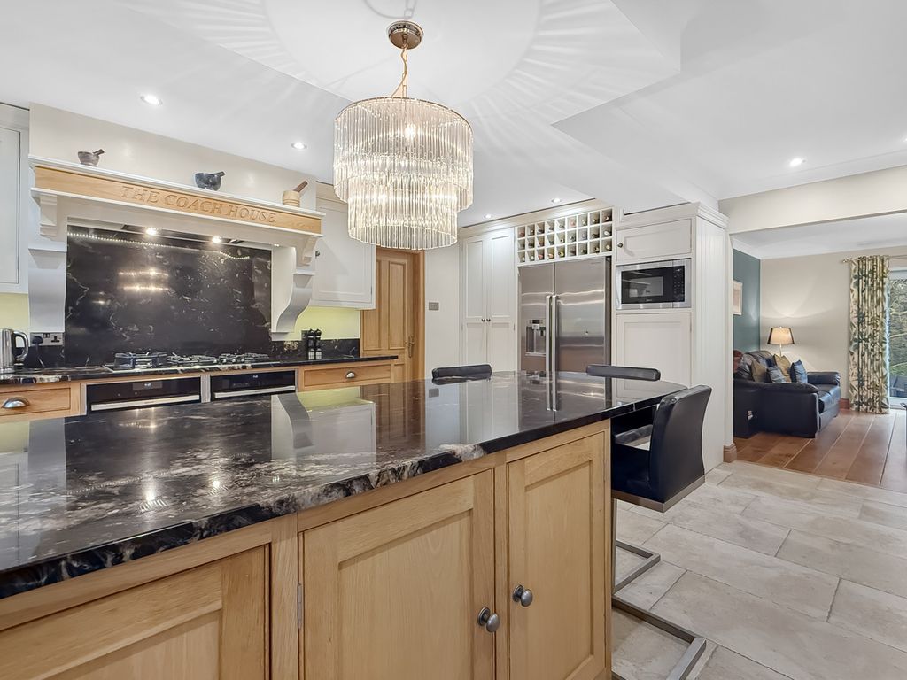 Property photo 3 of 27