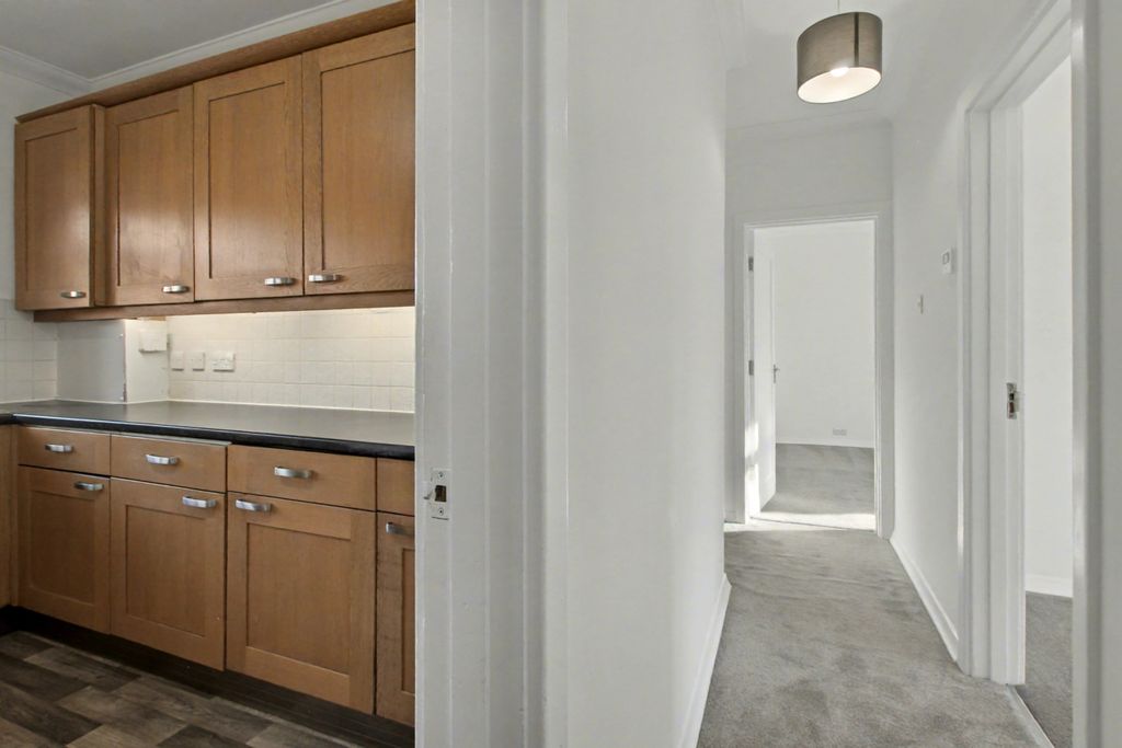 Property photo 2 of 9 2.Hallway.Jpg
