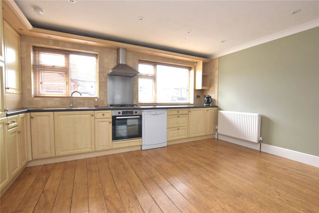 Property photo 2 of 16 Picture No. 11