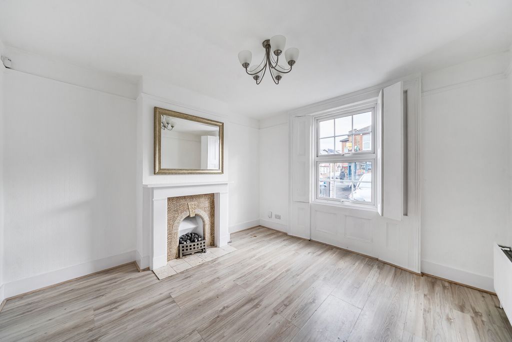 Property photo 2 of 16 Sitting Room