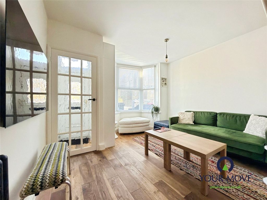 Property photo 3 of 12 Lounge