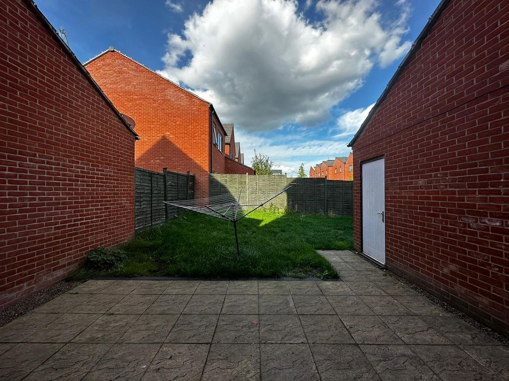 Property photo 2 of 12 Garden