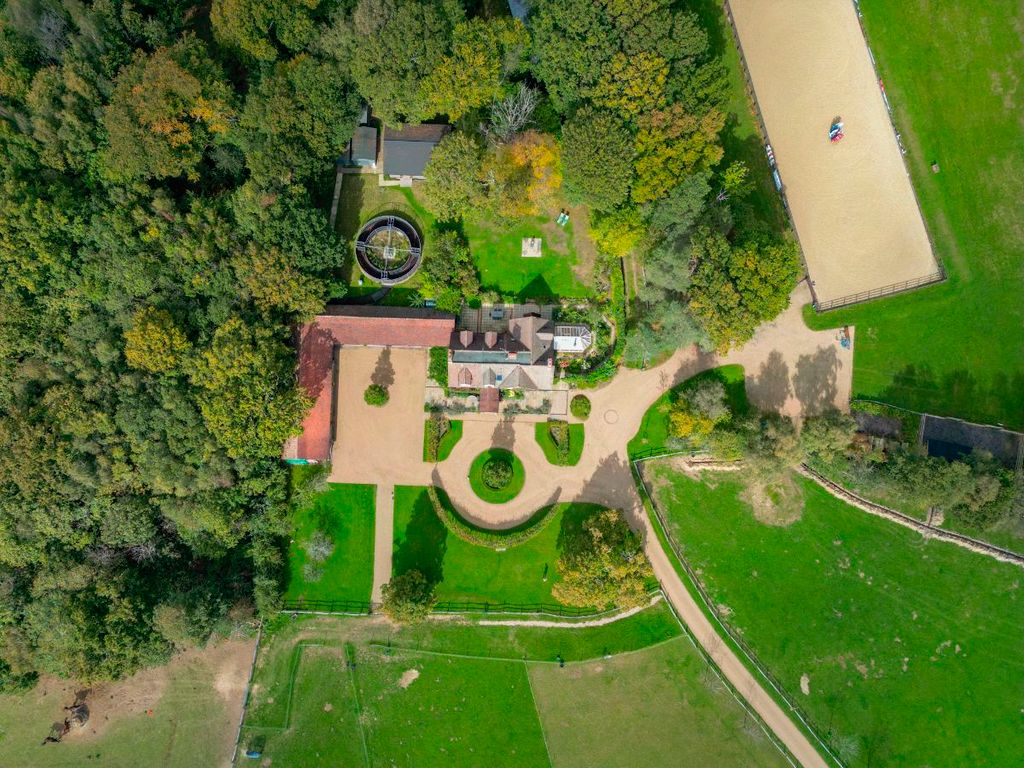 Property photo 1 of 34