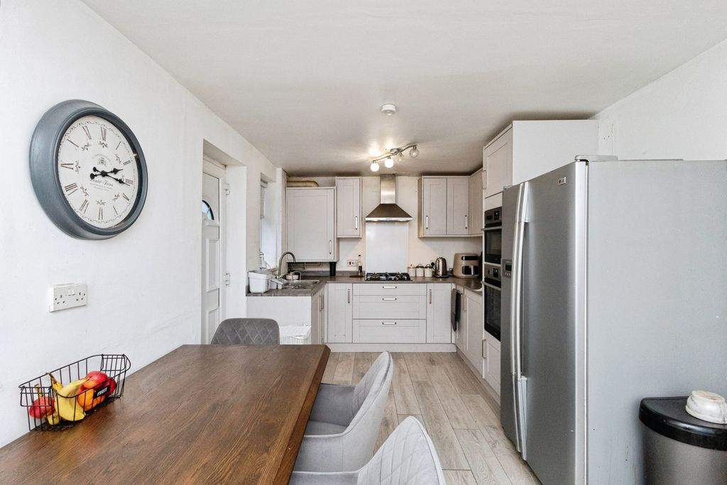 Property photo 3 of 19 Pbox-Img.Jpg