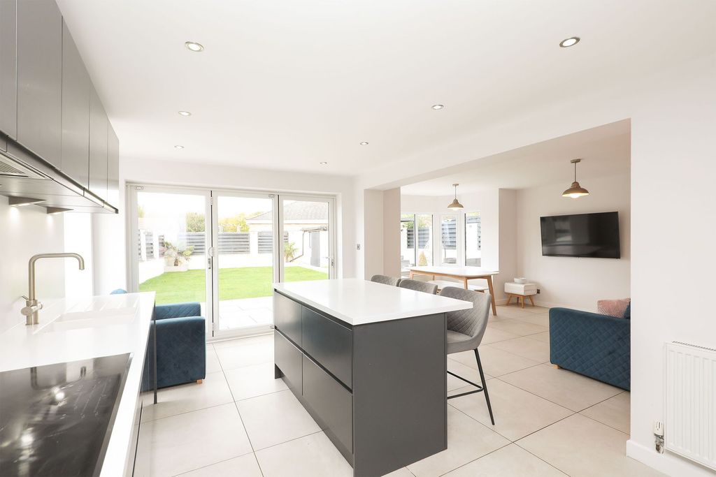 Property photo 2 of 37