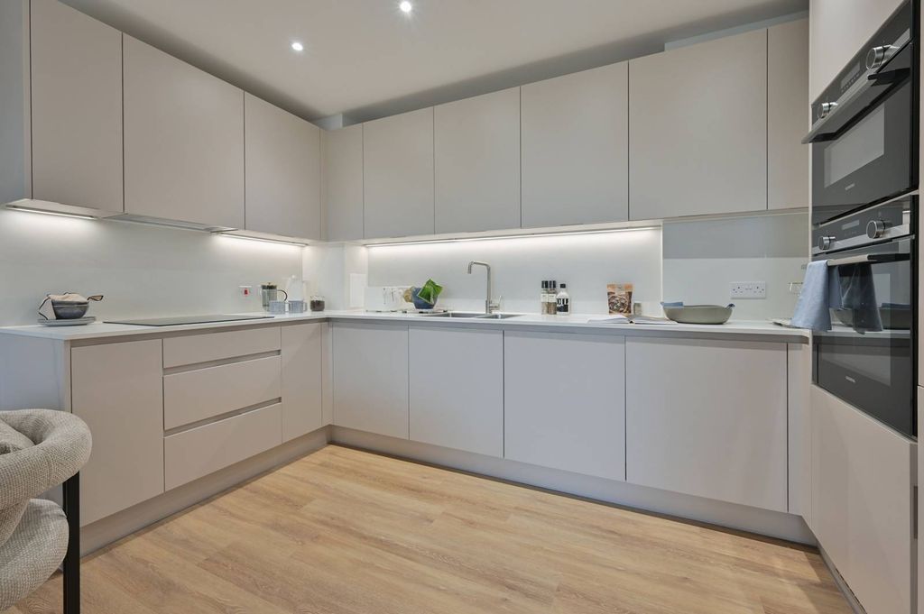 Property photo 3 of 38