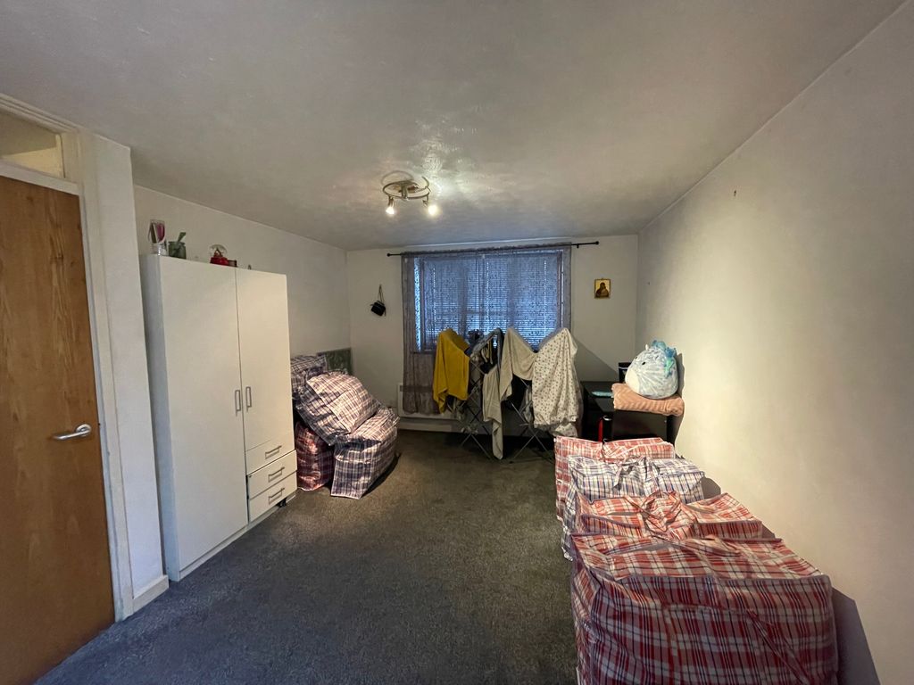 Property photo 2 of 4