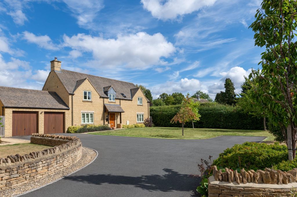 Property photo 1 of 31 Impressive Frontage