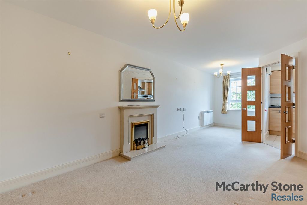 Property photo 2 of 20 8661850-Interior03-800.Jpg