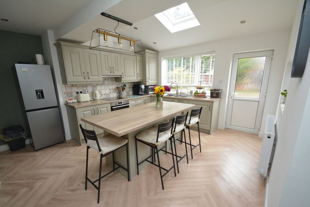 Property photo 2 of 13 Kitchen Diner