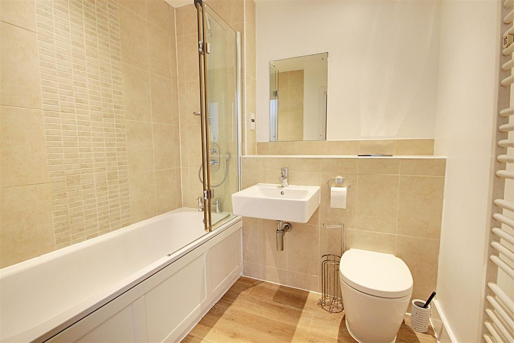 Property photo 1 of 14 Bathroom.Jpg