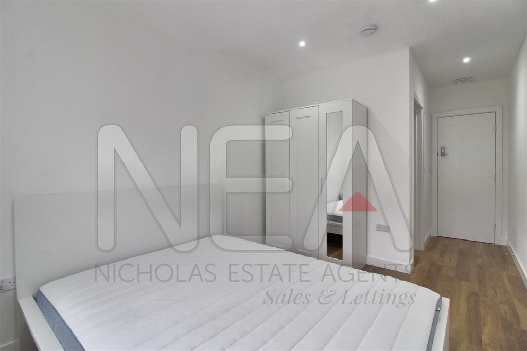 Property photo 3 of 8 Room Four Ensuite