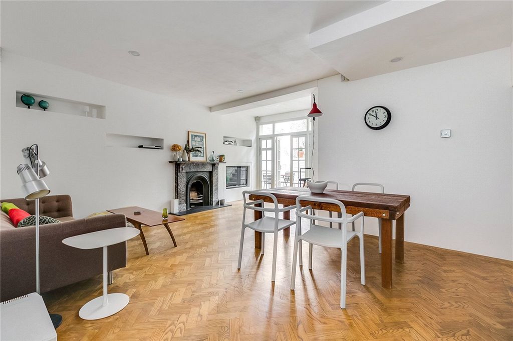 Property photo 2 of 17