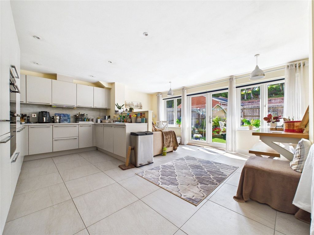 Property photo 3 of 13 Picture No. 10