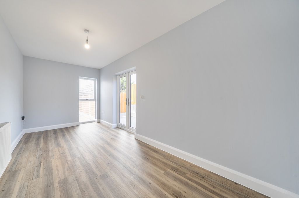 Property photo 2 of 24 4550961