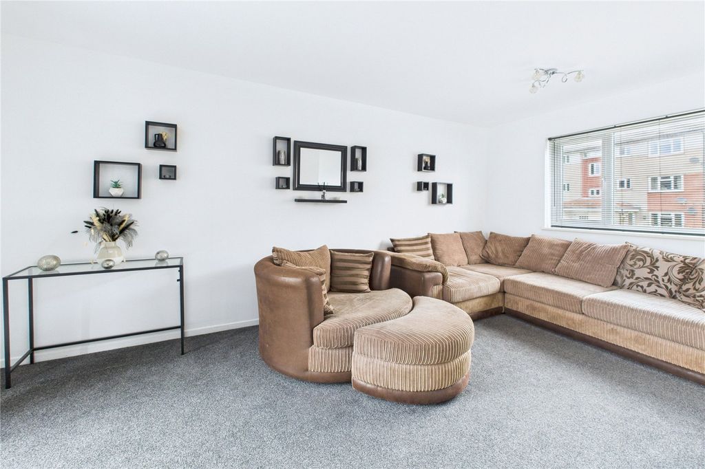 Property photo 3 of 18 Picture No. 02