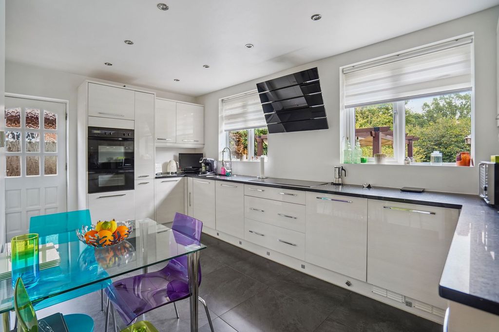 Property photo 3 of 14