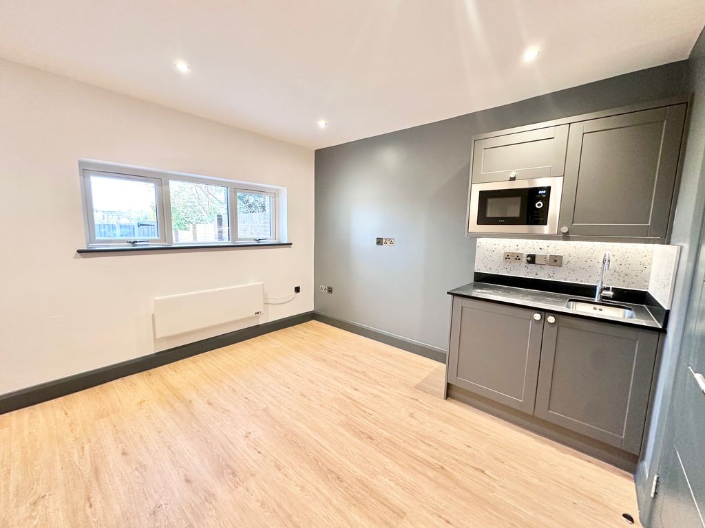 Property photo 1 of 7 Room 2