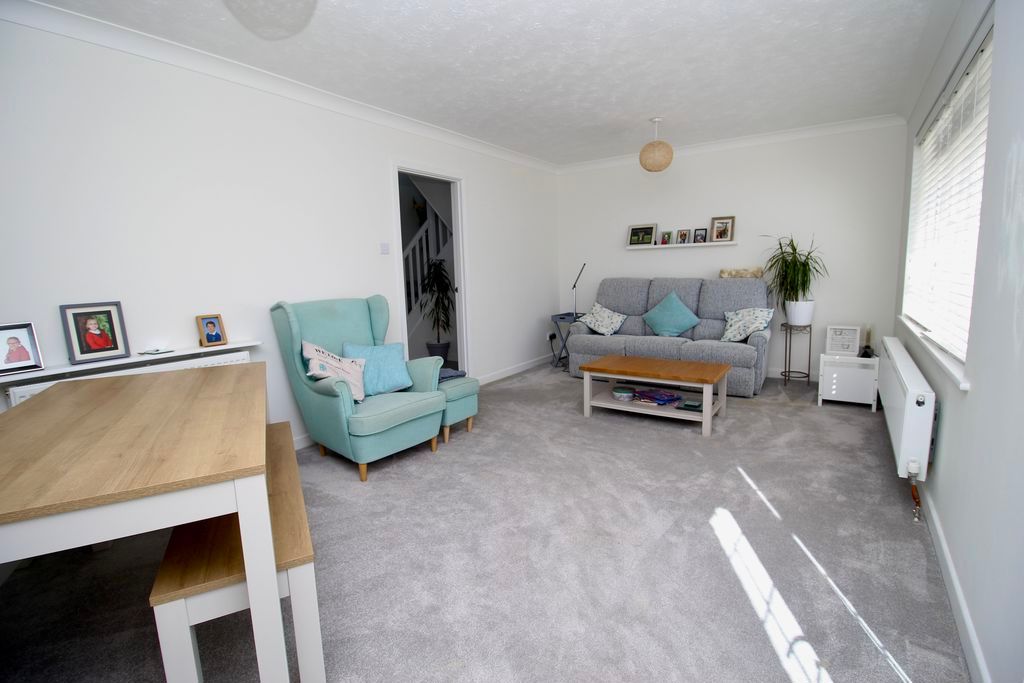 Property photo 3 of 14 Living Room