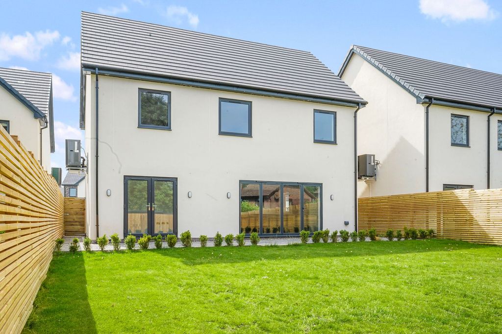 Property photo 3 of 34