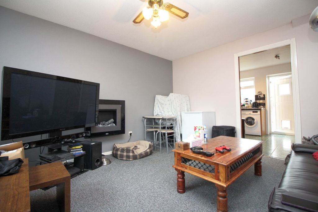 Property photo 2 of 5 Lounge