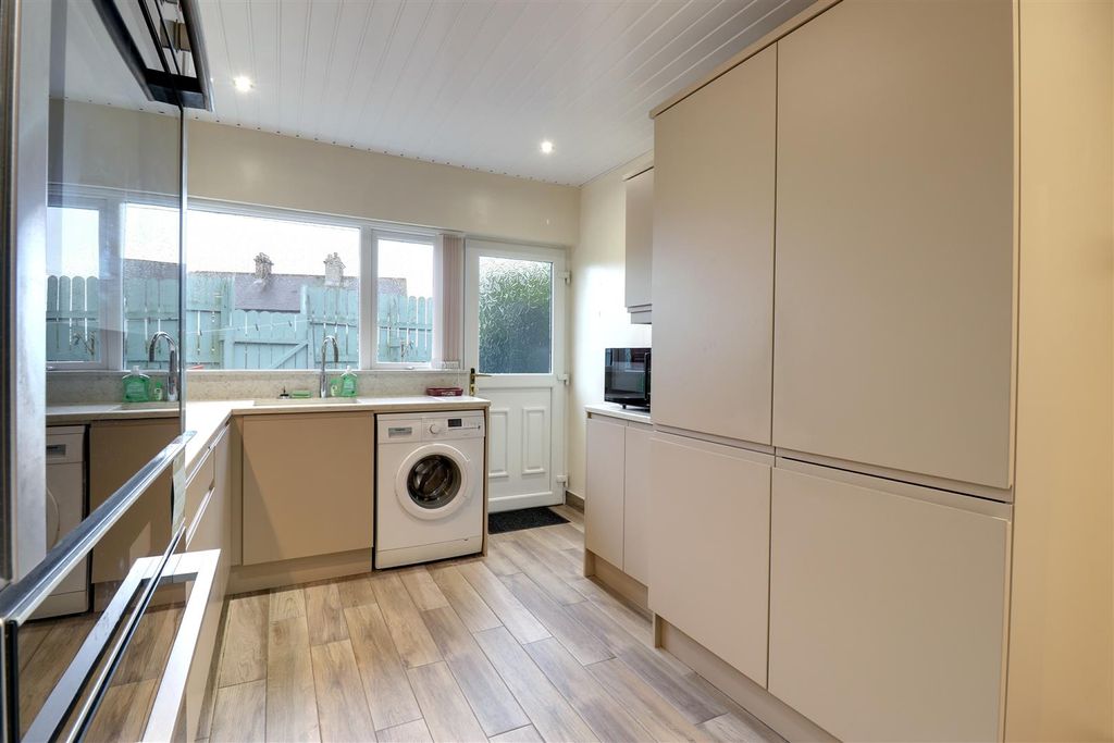 Property photo 2 of 17 Kitchen