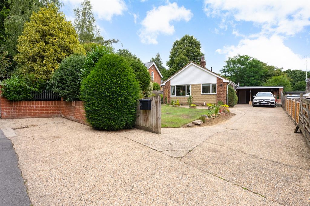 Property photo 1 of 15 Church Lane, Westbere, Canterbury