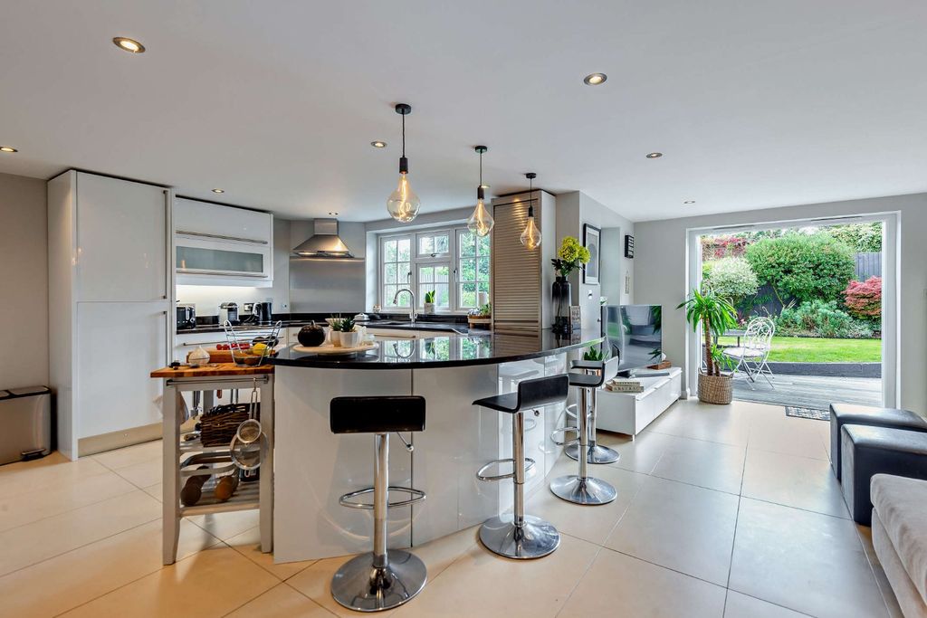 Property photo 2 of 18 Kitchen/Dining Room