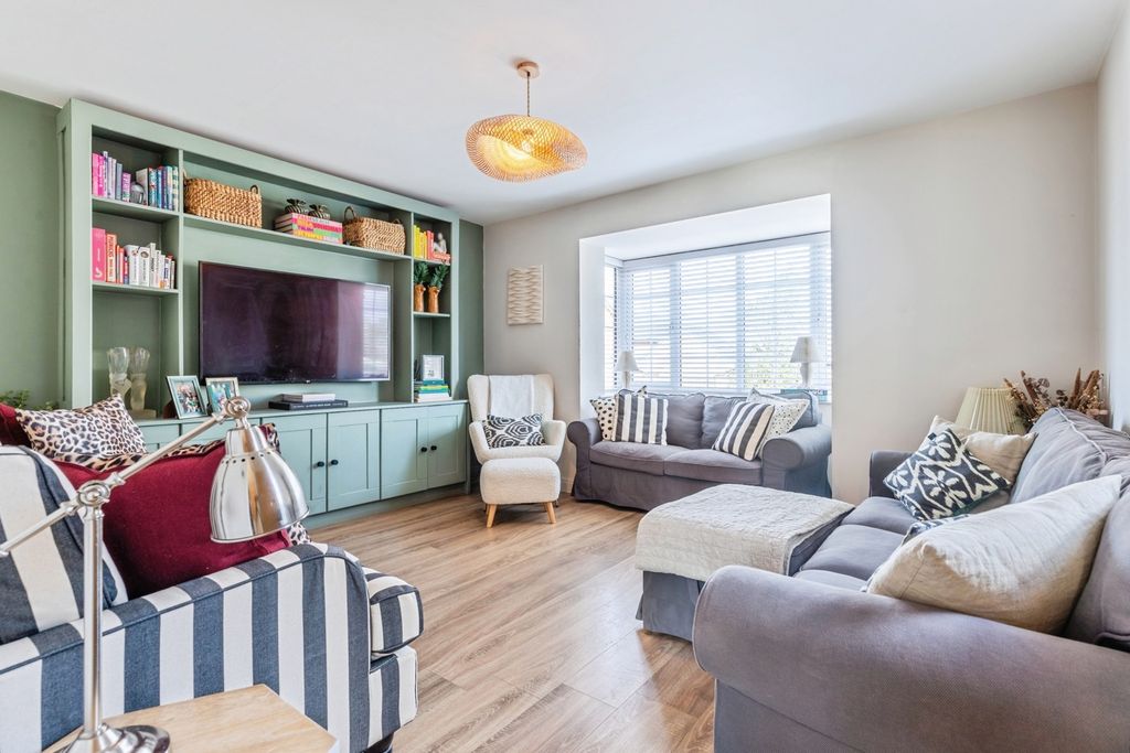 Property photo 2 of 31 Pbox-Img.Jpg