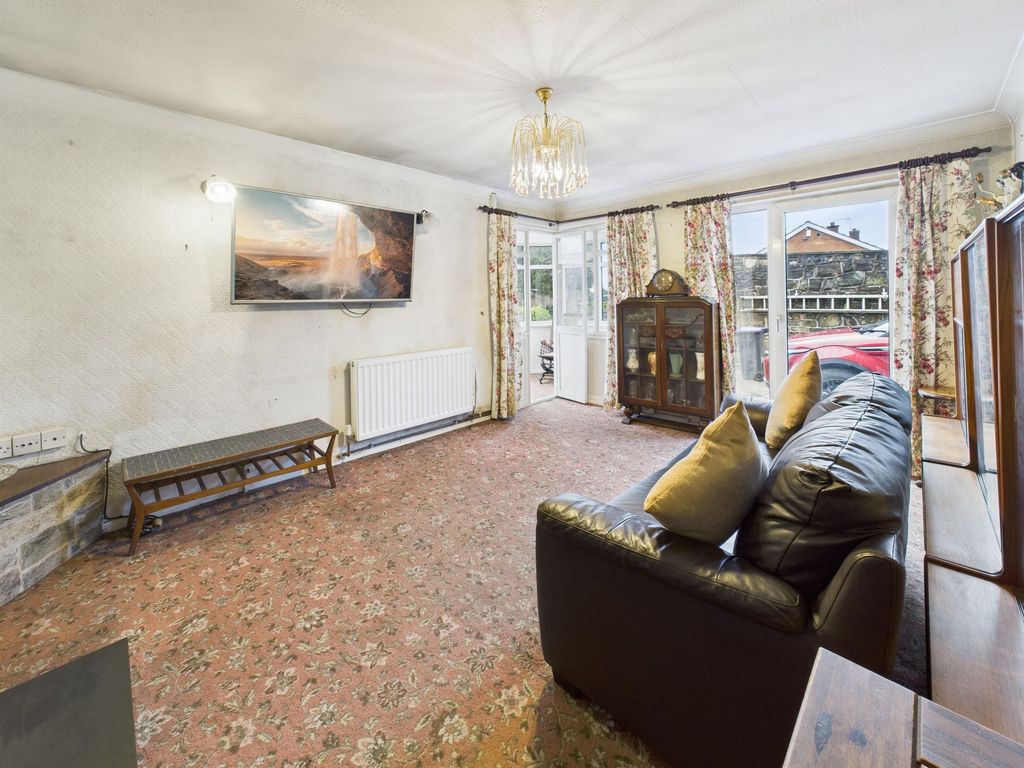 Property photo 3 of 21 Lounge