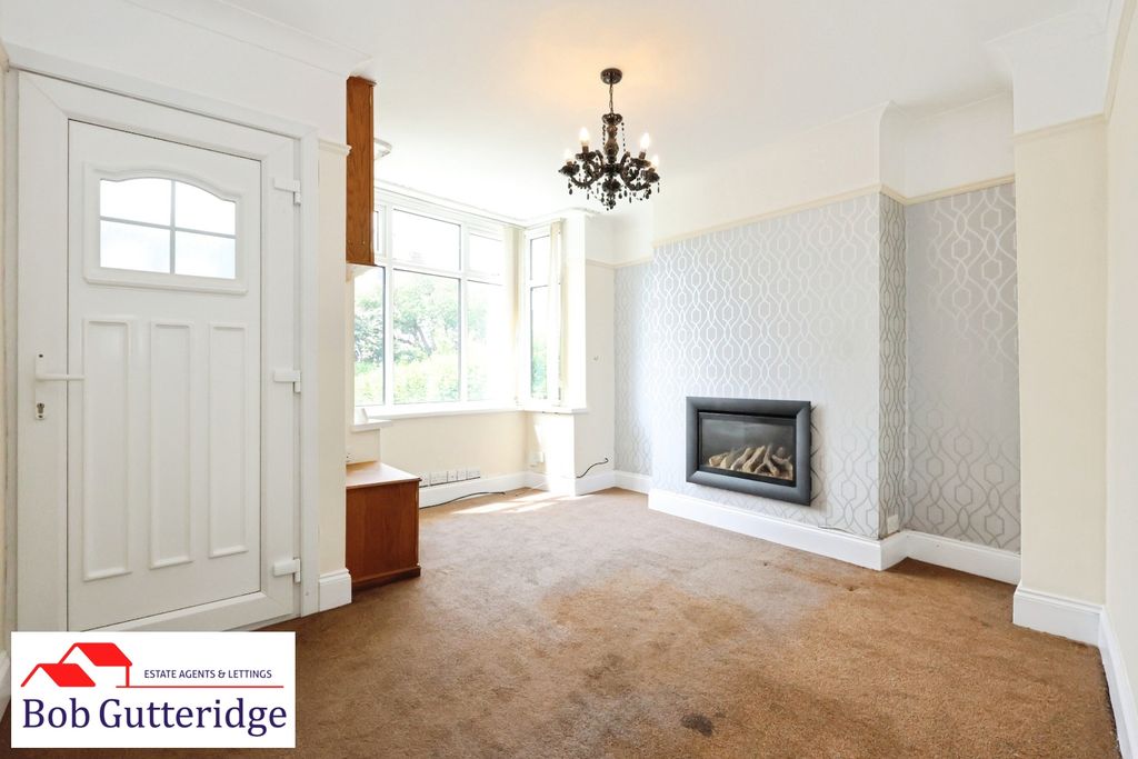 Property photo 2 of 22 Bay Fronted Lounge