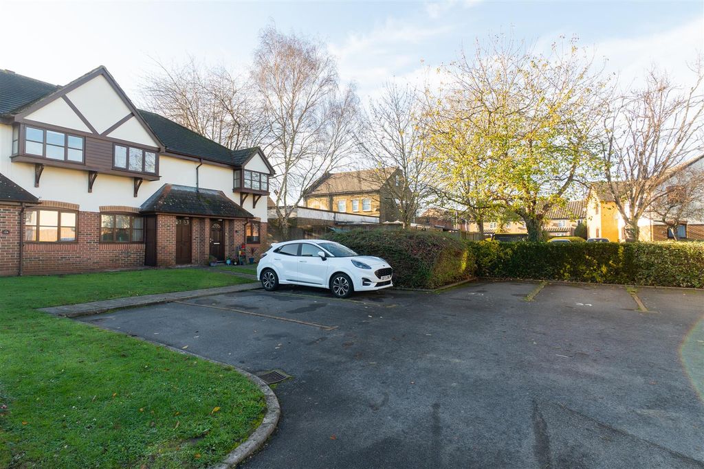 Property photo 2 of 12 Warnett Court, Snodland4.Jpg