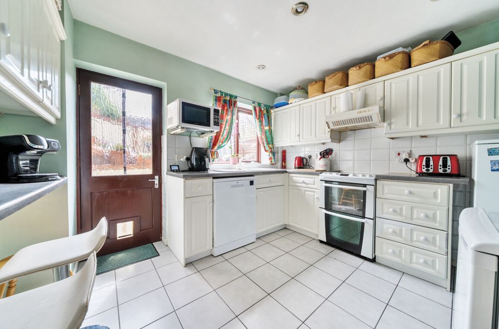 Property photo 3 of 8 1325010-11-6878d7...