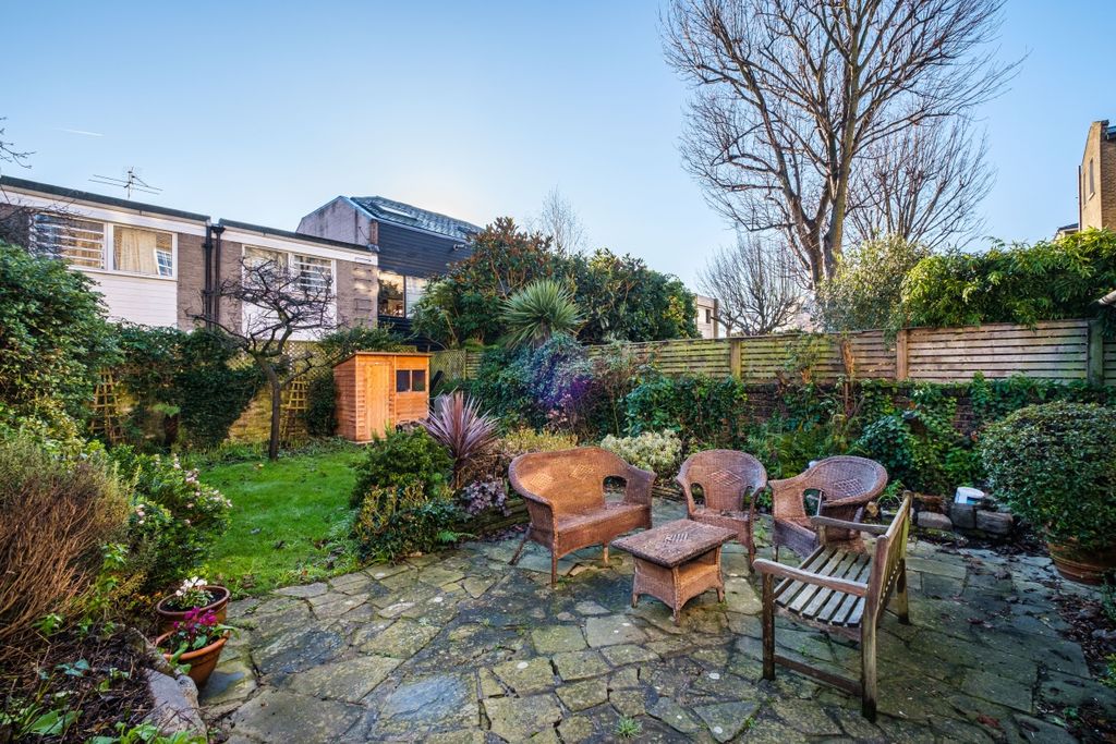 Property photo 3 of 14 Camden Square