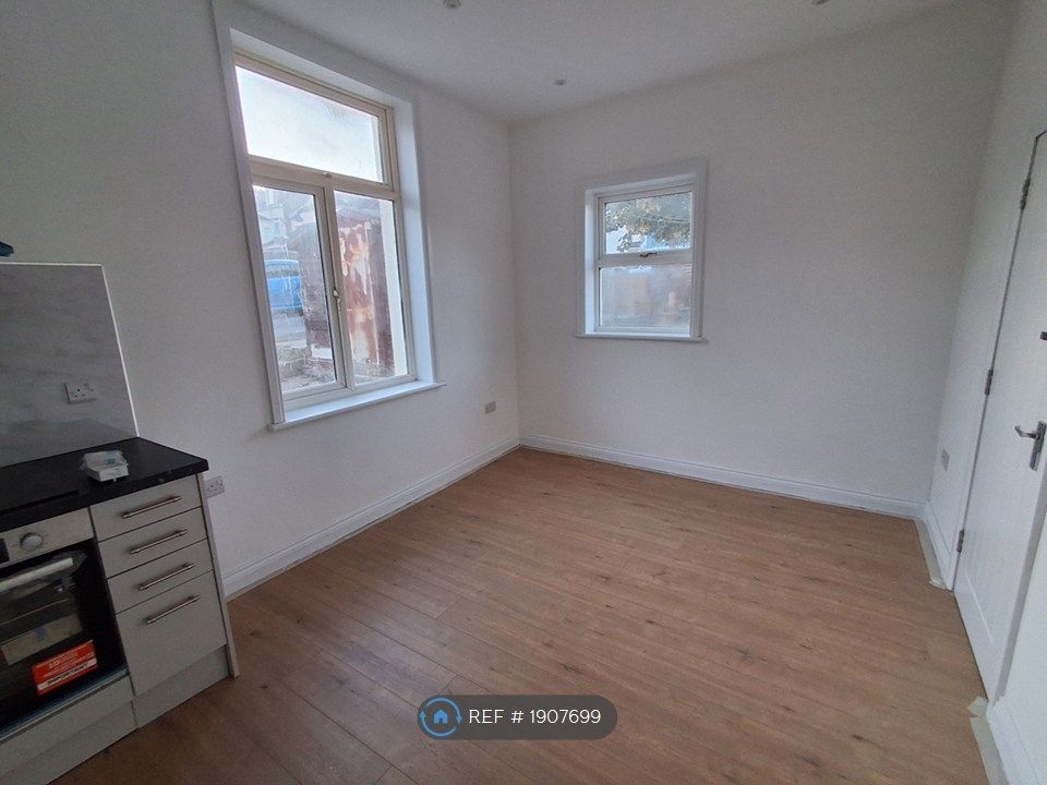Property photo 2 of 7 Living Area