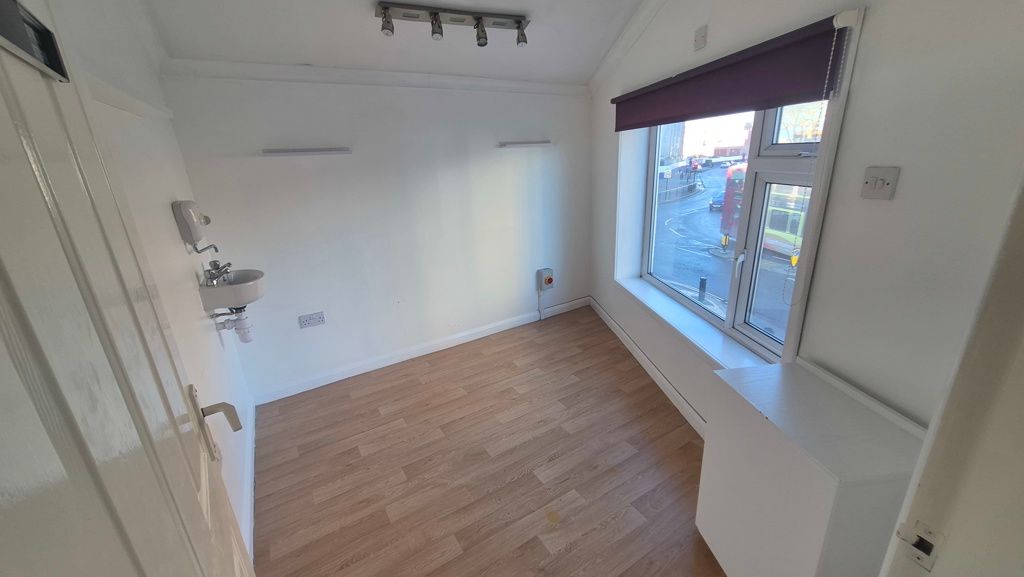 Property photo 3 of 8 Photo 14