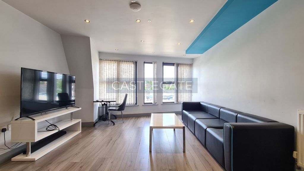 Property photo 3 of 9 Flat 17, Dundas Works, 15-17 Upperhead Row, Huddersfield, HD1 2Hn (2)