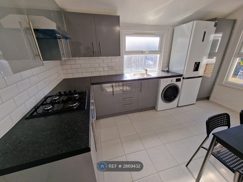 Property photo 1 of 7 Kitchen