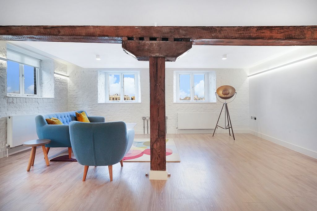 Property photo 3 of 25