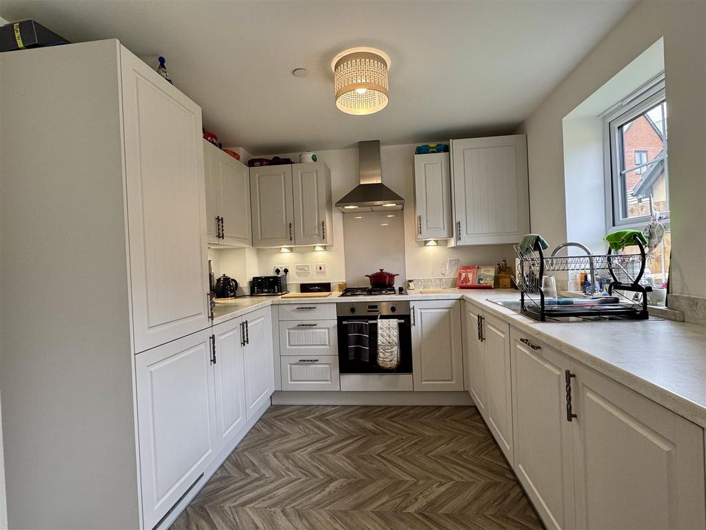 Property photo 3 of 20 Kitchen Dining Room