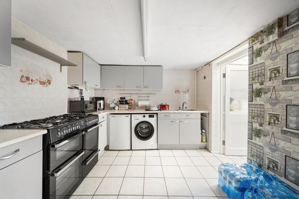 Property photo 3 of 13 4833263