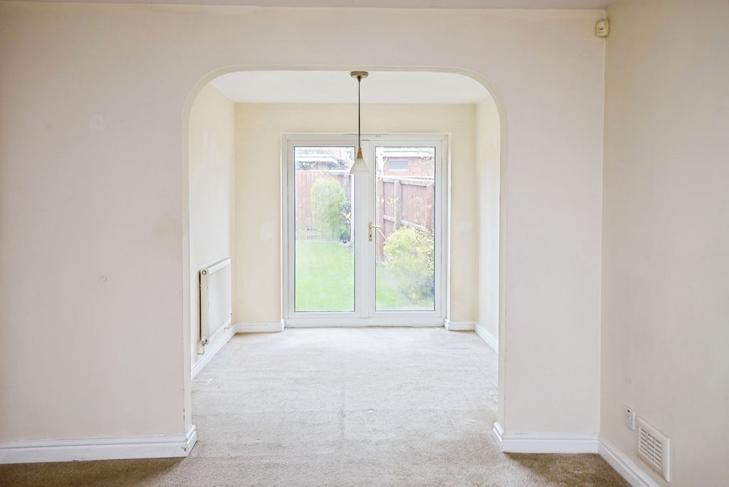 Property photo 3 of 18 Dining Area