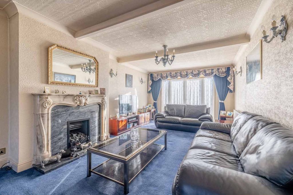 Property photo 3 of 31