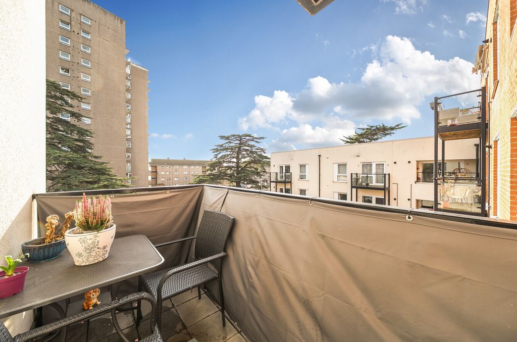 Property photo 3 of 12