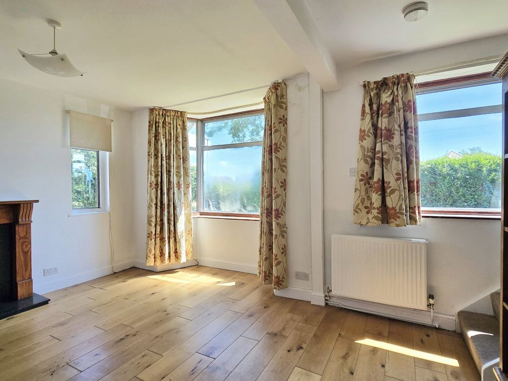 Property photo 2 of 32
