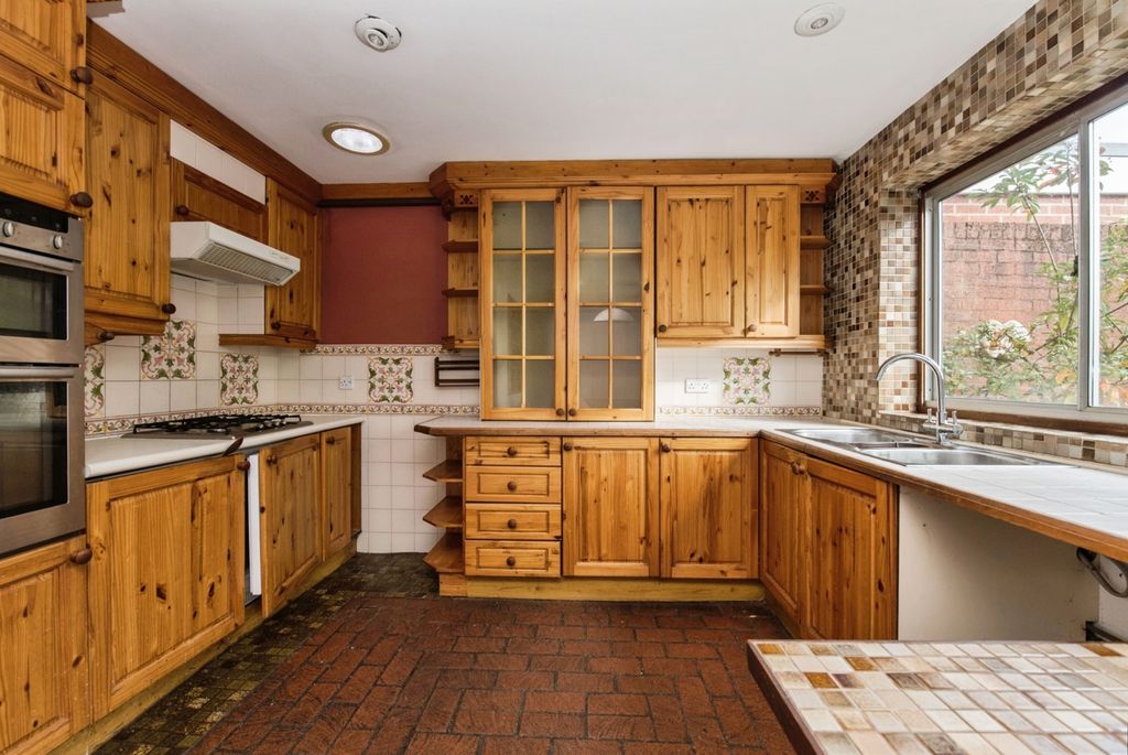 Property photo 3 of 15 Kitchen