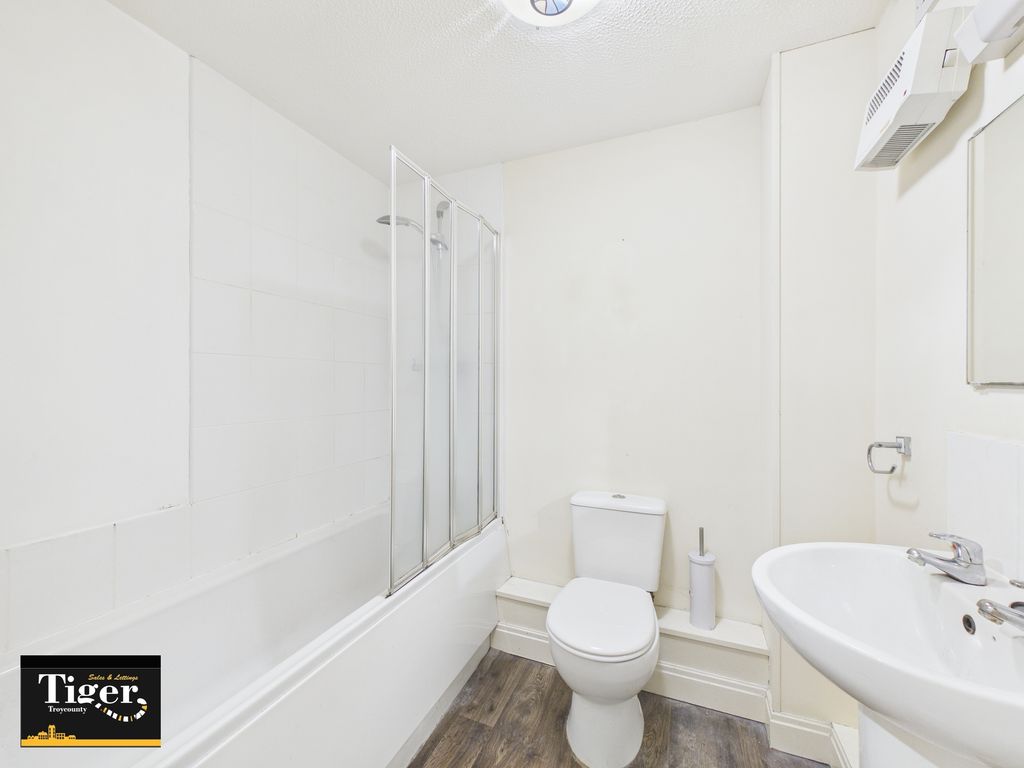 Property photo 3 of 9 Cam03440G0-Pr0530-Still002