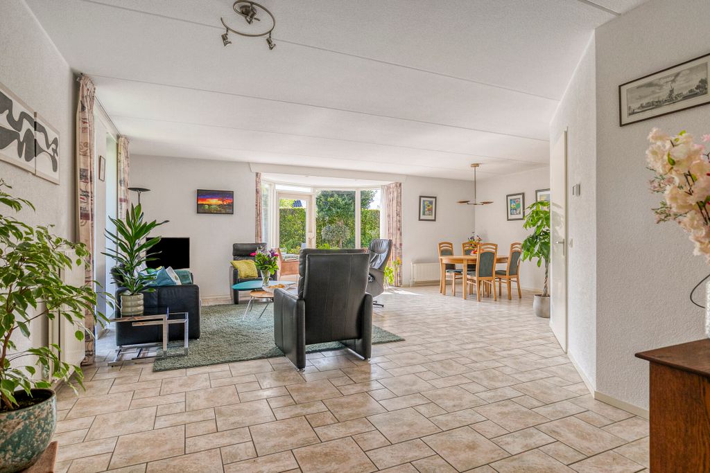 Property photo 2 of 41