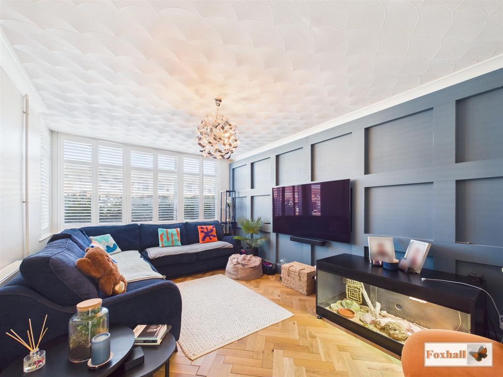 Property photo 2 of 19 Lounge