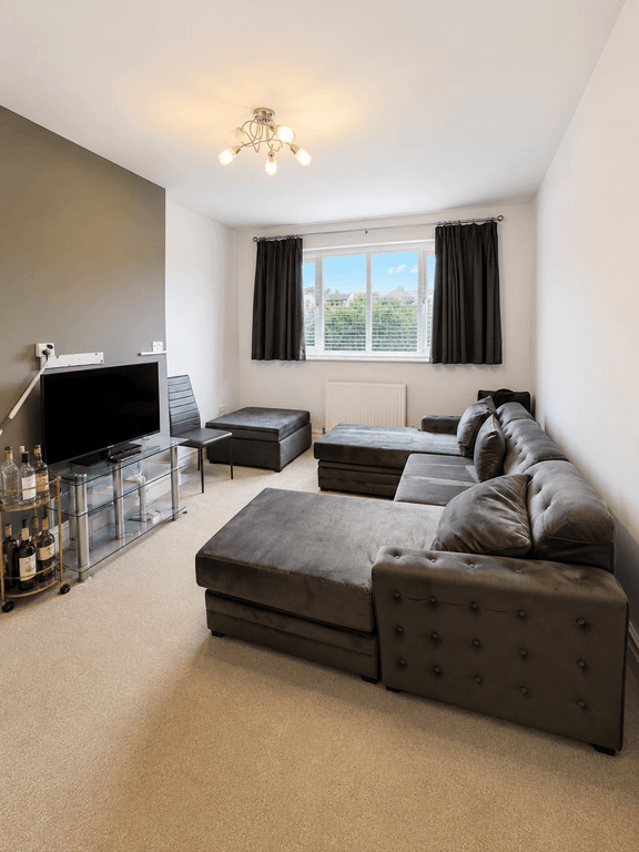Property photo 1 of 8 2 Bed Flat To Rent Craven Avenue, Ealing W5